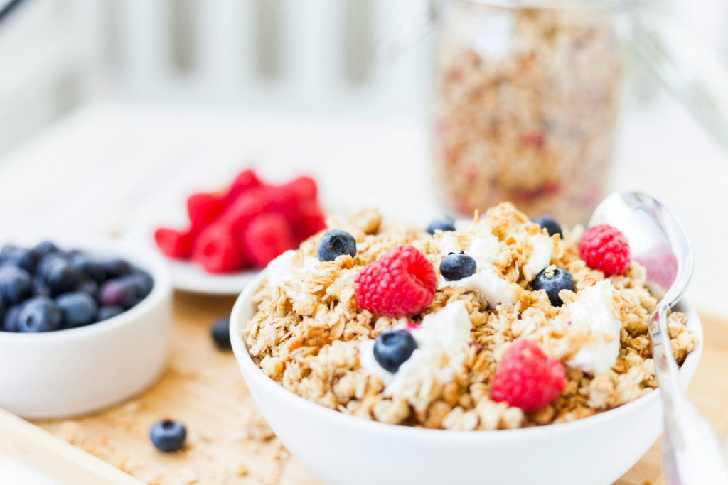 IDEAS DE DESAYUNOS NUTRITIVOS Y COMPLETOS PARA EMPEZAR BIEN LA MAÑANA